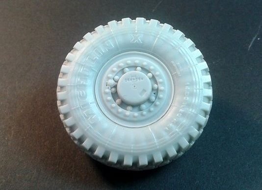 Panzer Art RE35-437 M 1240 M-ATV road wheels 1/35 – imagen 2