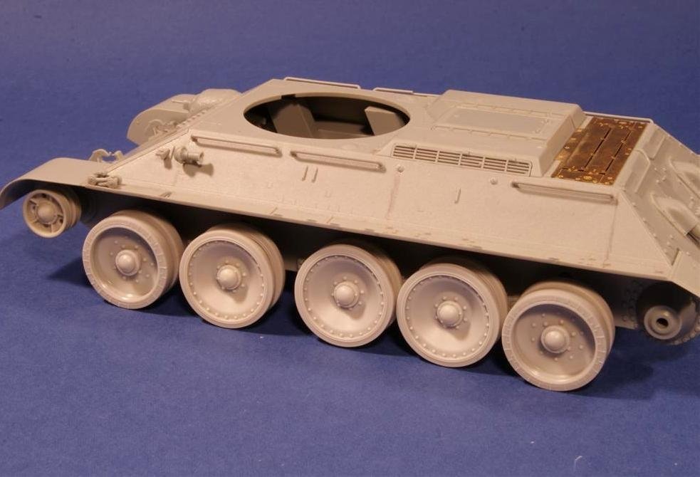 Panzer Art RE35-168 T-34 with captured “Panther” road wheels (112 Zavod and SPG SU-85/SU-100) 1/35 – immagine 3