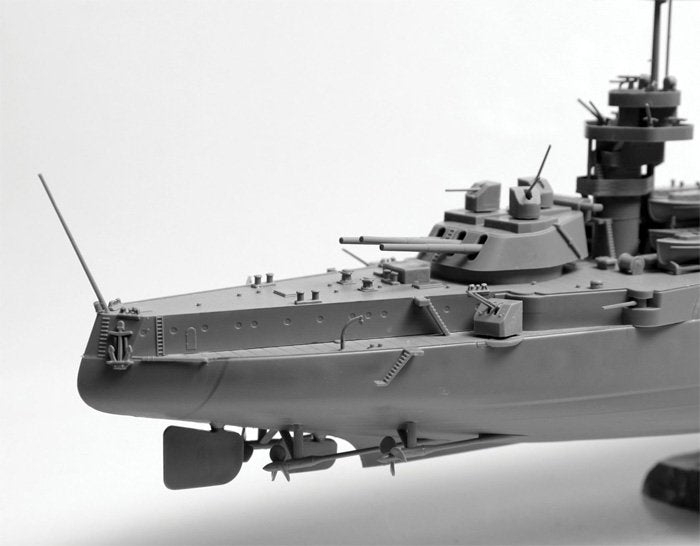 Zvezda 9052 cuirassé soviétique MARAT (1/350)  – image 5
