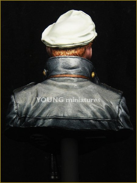 Young Miniatures YM1847 COMMANDANT DE SOUS-MARIN GUERRE MONDIALE 1/10 – image 5