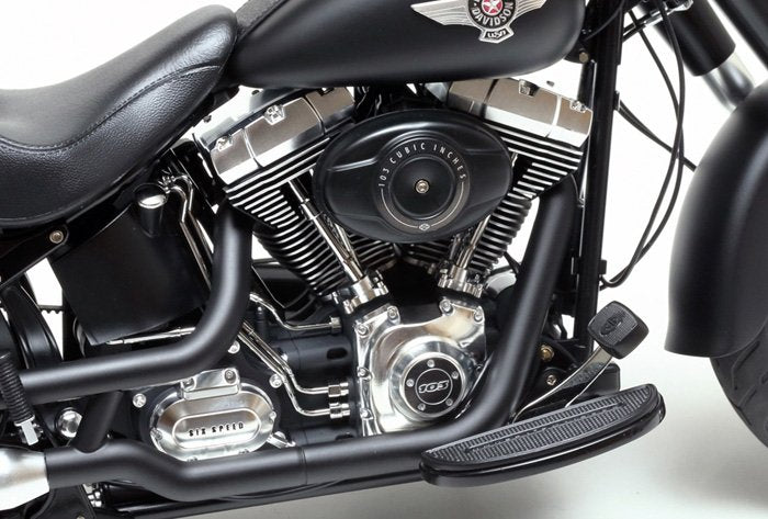 Tamiya 16041 Harley Davidson FLSTFB Fat Boy Lo 1/6 – imagen 5