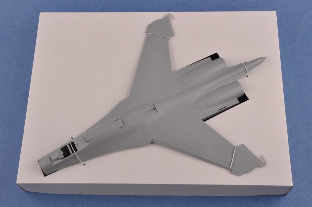 Hobby Boss 81712 Su-27 Flanker Early 1/48 – image 7