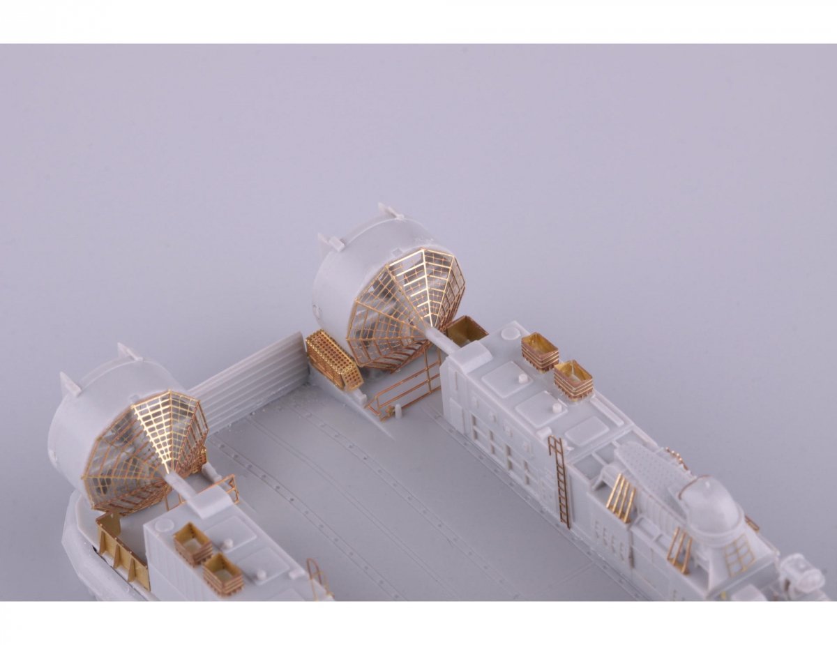 Eduard BIG5348 USS Iwo Jima LHD-7 pt.2 TRUMPETER 1/350 – immagine 6