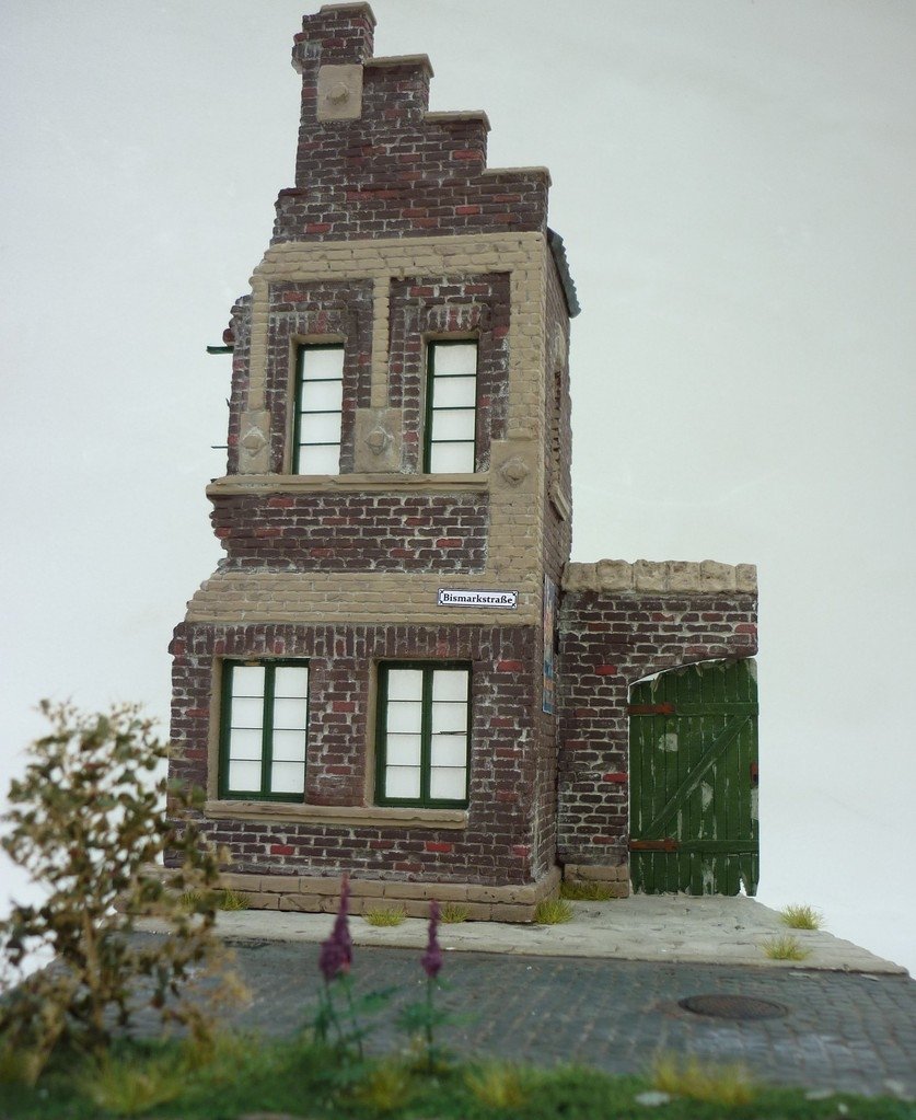 RT-Diorama 35202 Socle de diorama : Ruine de maison en briques 1/35  – image 5