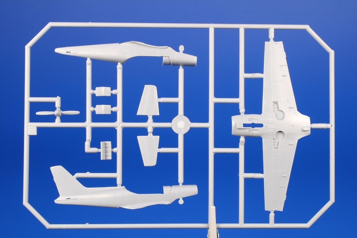 Special Hobby 72451 SIAI-Marchetti SF-260 Duo Pack &amp;amp; Book 1/72 – immagine 4