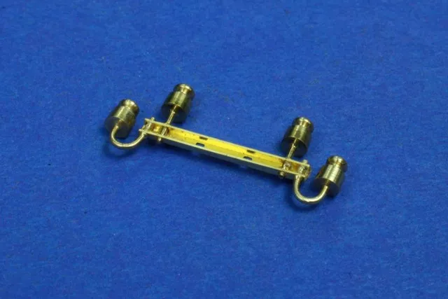 Pilier télégraphique RB modèle 35D02 avec 4 isolateurs. Le kit contient 2 pièces non assemblées au 1/35. – image 4