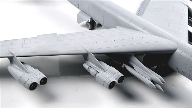 Modelcollect UA72200 B-52H U.S. Stratofortress strategic Bomber 1/72 – immagine 15