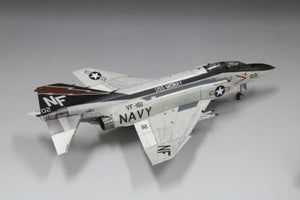 Fine Molds 72743 U.S. Navy Jet Fighter F-4J “USS Midway 1978” 1/72 – imagen 3