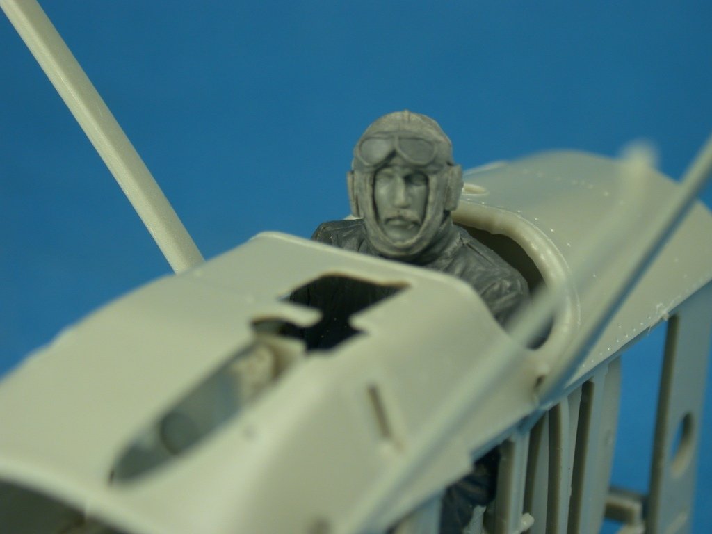 Copper State Models F32-039 Seated RFC Pilot in Leather Jacket 1/32 – immagine 2