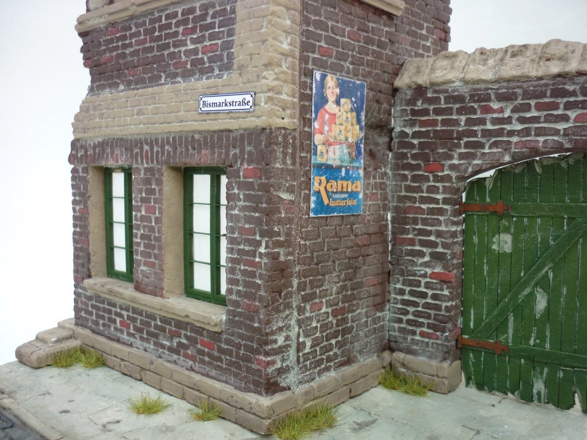 RT-Diorama 35202 Socle de diorama : Ruine de maison en briques 1/35  – image 9