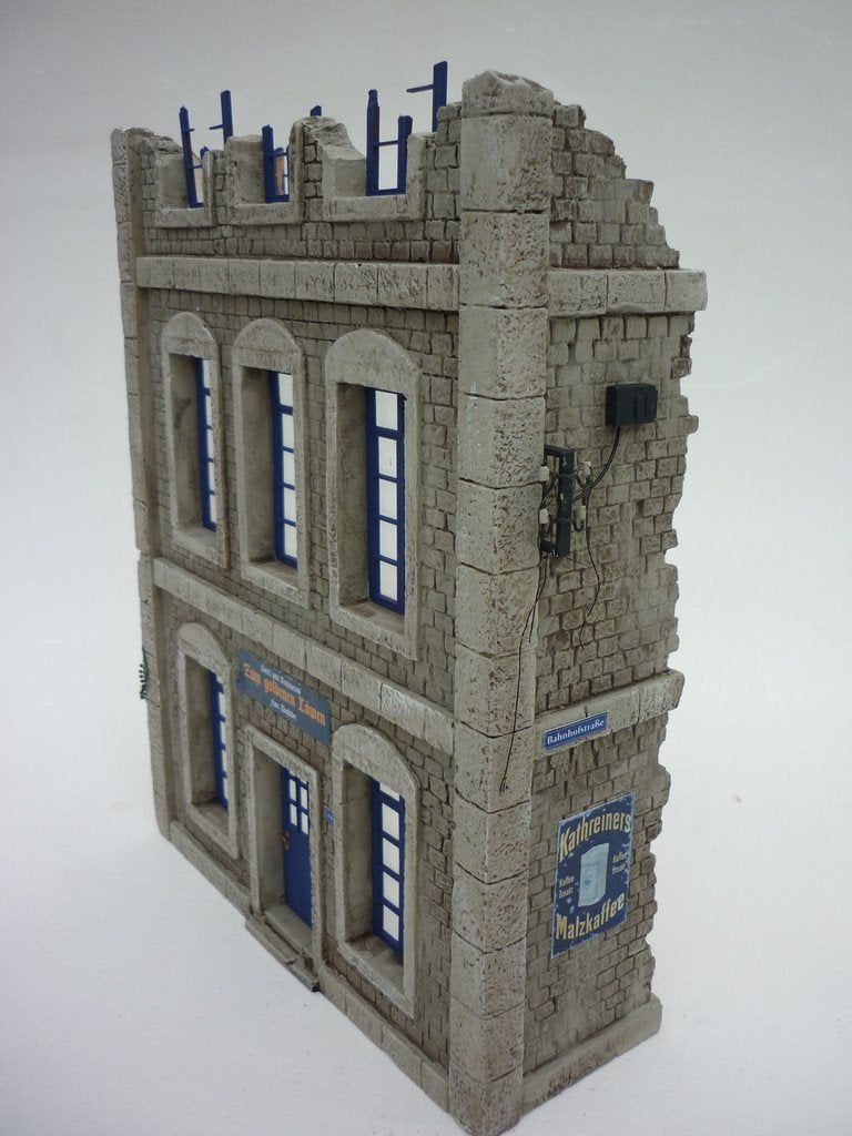RT-Diorama 35198 Damaged City Building 1/35 – image 7