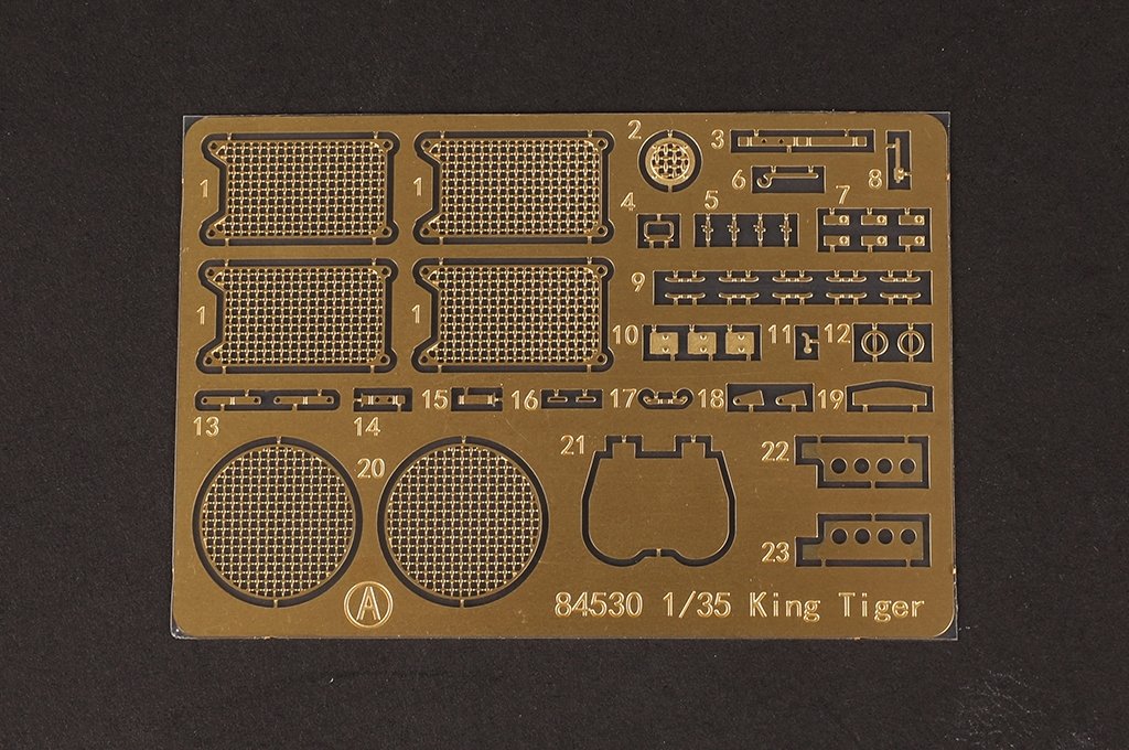 Hobby Boss 84559 Pz.Kpfw.VI Sd.Kfz.182 Tiger II (Henschel 105mm) 1/35 – immagine 16