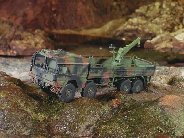 Revell 03172 LKW 10t. mil gl (8x8 Truck) 1/72 – immagine 2