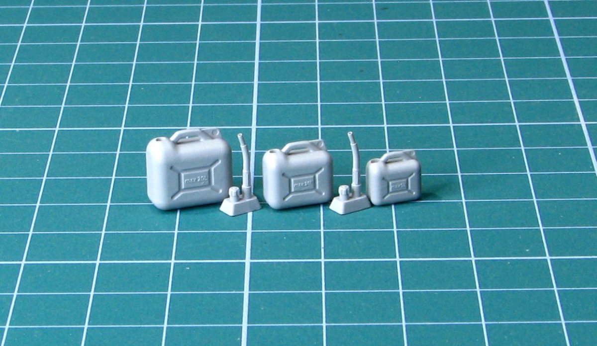 EUREKA XXL E-042 Plastic Jerry Can 5, 10 i 20 L 1/35 – imagen 4