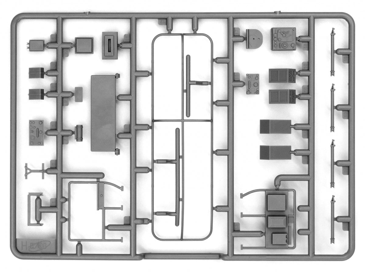 ICM 35105 Beobachtungspanzerwagen Sd.Kfz.251/18 Ausf.A WWII German Observation Vehicle with crew 1/35 – image 15