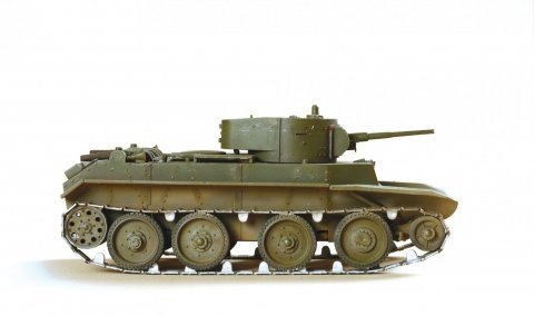 Zvezda 3545 BT-7 Soviet tank 1/35 – imagen 4
