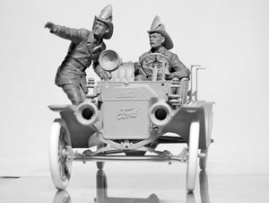 ICM 24017 Model T 1914 Fire Truck with Crew 1/24 – immagine 6