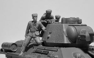 ICM 35640 Soviet Tank Riders (1943-1945) 4 figures 1/35 – immagine 3