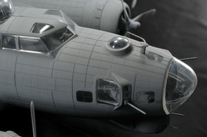 HK Models 01E04 B-17 Flying Fortress F and G 1/32 – immagine 13