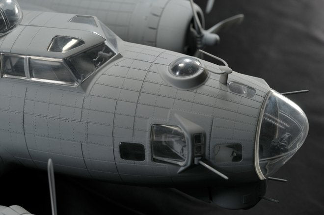 HK Models 01E04 B-17 Flying Fortress F and G 1/32 – immagine 13