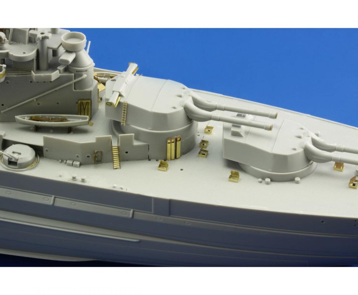 Eduard 53149 HMS Queen Elizabeth 1943 partie 5 - pont et batteries principales TRUMPETER 1/350 – image 4