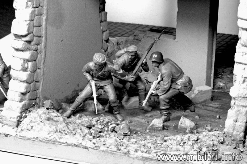 Master Box 3571 Qui est-ce ? Troupes de montagne allemandes et Marines soviétiques (Printemps 1943) Coffret de 6 figurines (1/35) – image 3