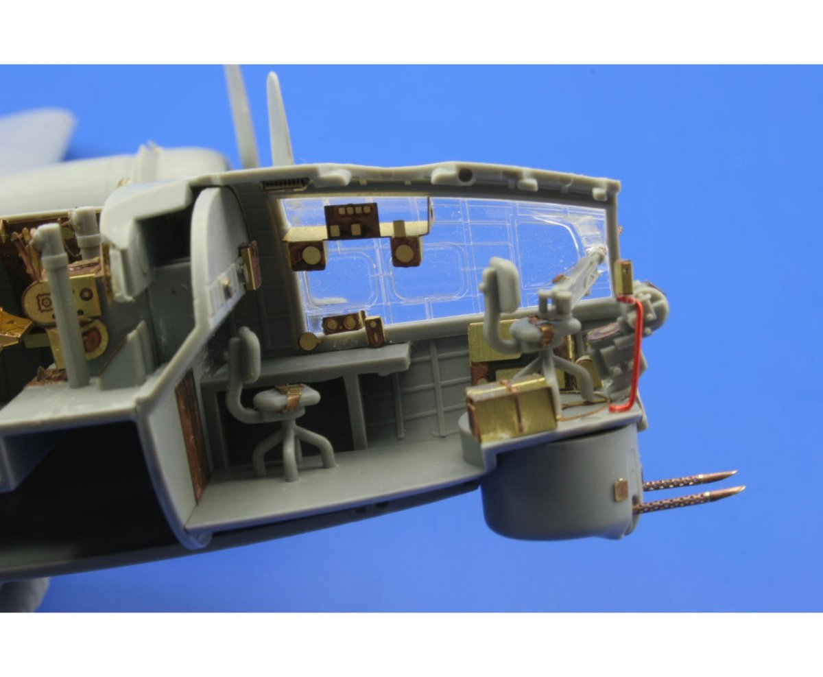 Intérieur avant du B-17G Eduard 73382, échelle 1/72, Revell – image 4
