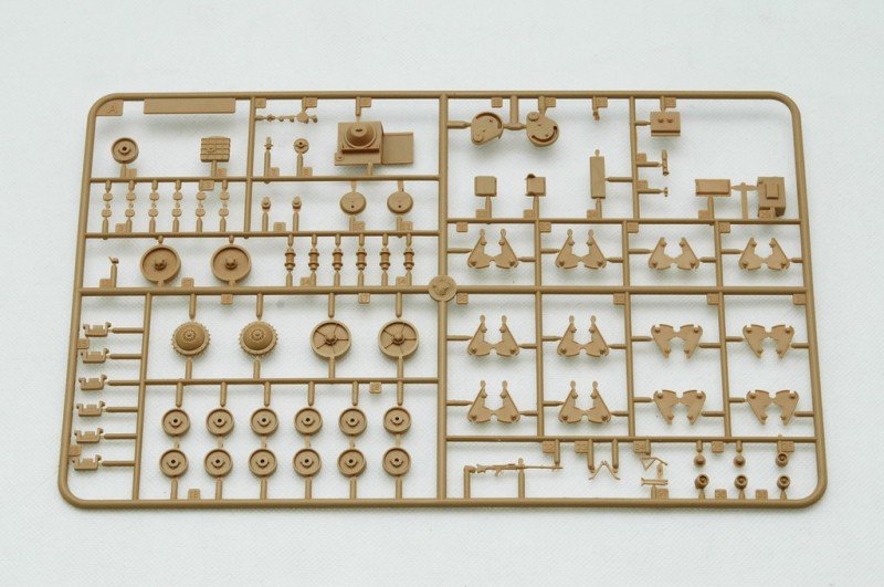 Trumpeter 00352 France 39(H) TANK SA 38 37mm gun 1/35 – immagine 6