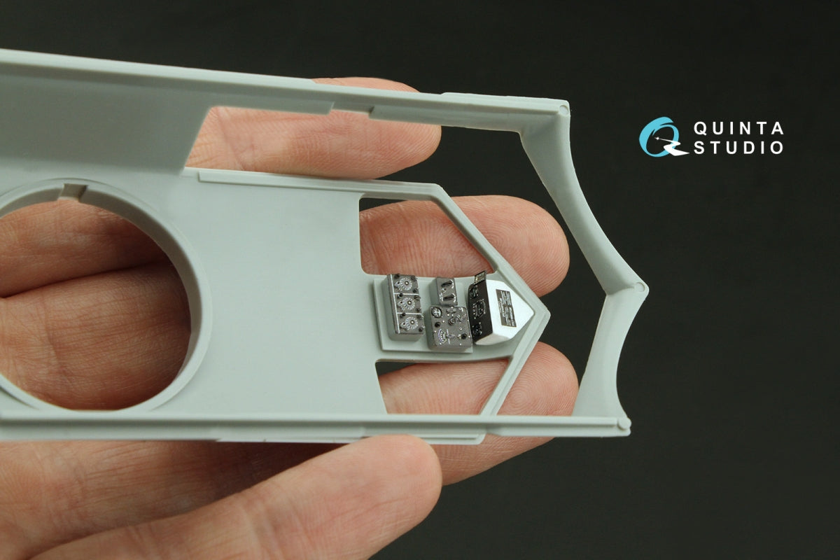 Quinta Studio QD32218 Boeing B-17G Navigator, bombardier, waist and tail gunners compartments. 3D-Printed coloured Interior (HK models) 1/32 – immagine 11