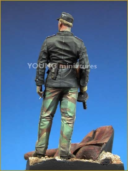 Young Miniatures YM9001-B SS Panzer Officer with T-34 Mantlet Base 90mm – imagen 3
