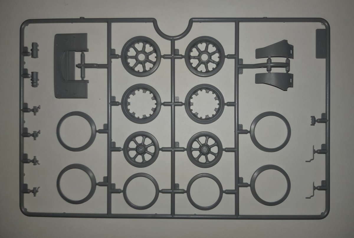 ICM 35377 Panzerspahwagen P 204 (f) with CDM turret, WWII German Armoured Vehicle 1/35 – immagine 10
