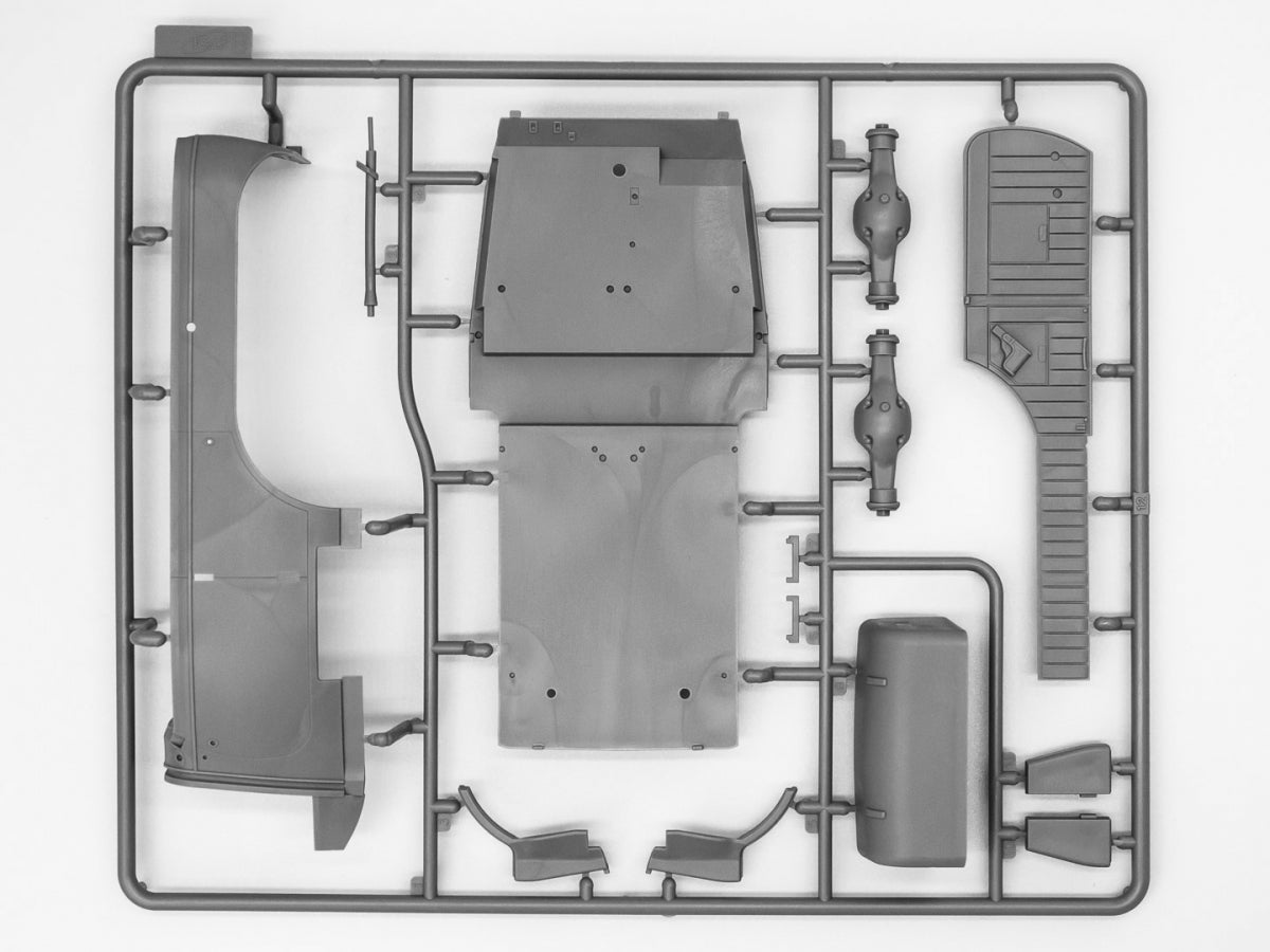 ICM 24024 Type G4 with MG 34 and German Staff Personnel 1/24 – immagine 10