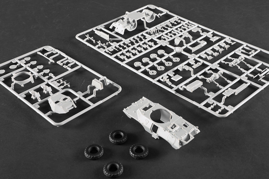 Trumpeter 07443 V-150 Commando AFV w/ Cockerill 90mm Gun 1/72