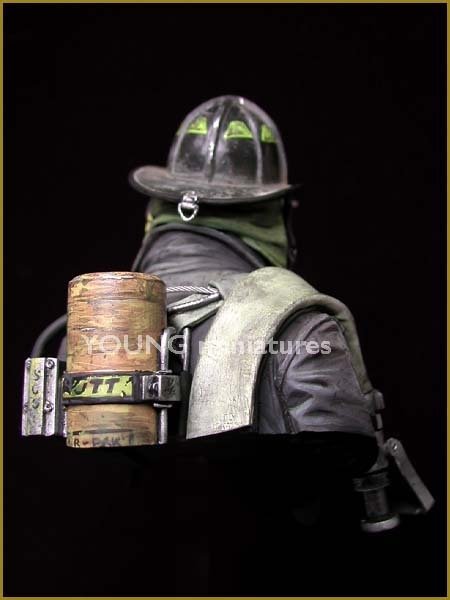 Young Miniatures YC1801 FIRE FIGHTER 1/10 – Bild 6