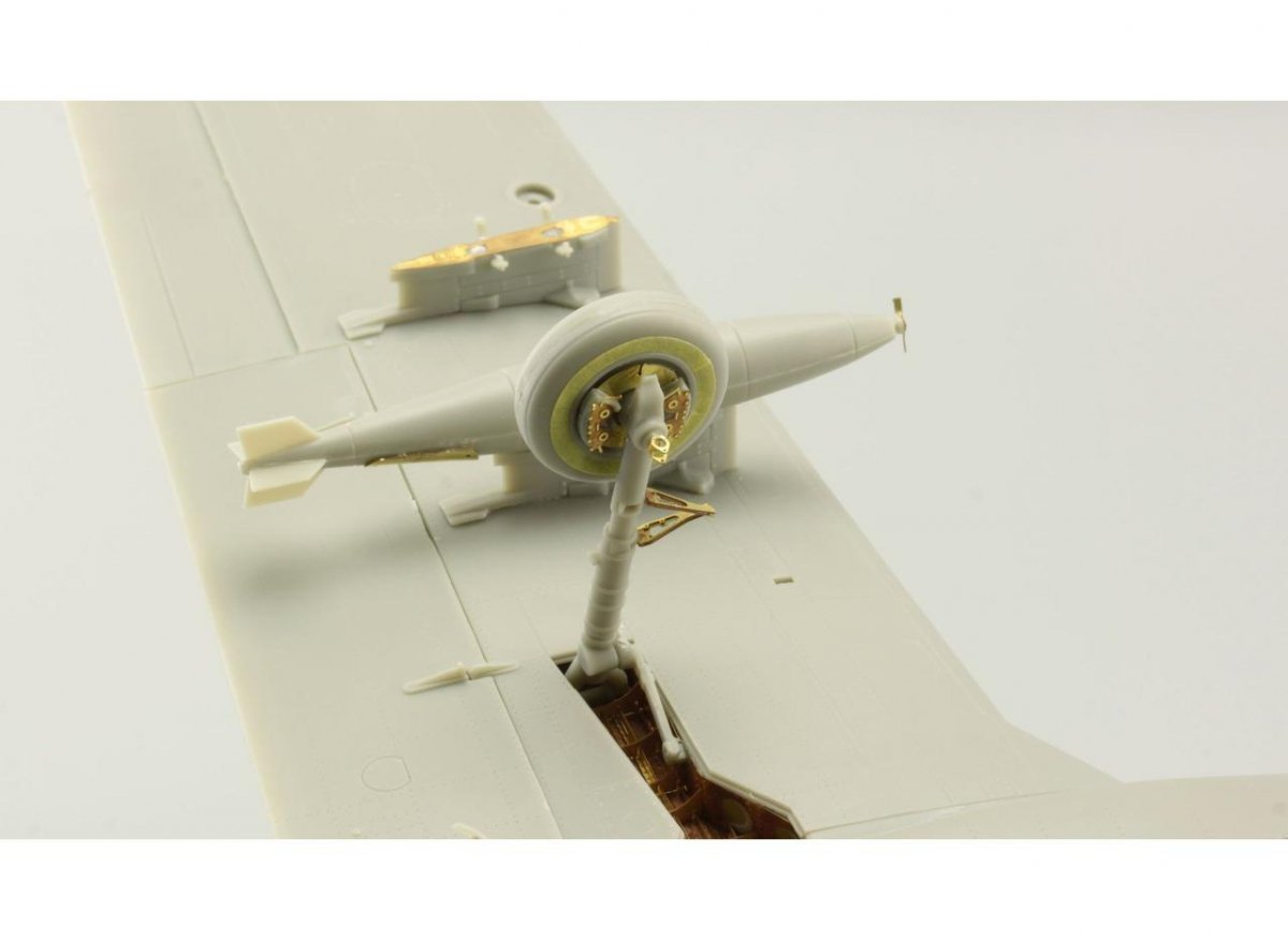 Eduard 32390 T-28B/ D Trojan undercarriage KITTY HAWK 1/32 – Bild 5
