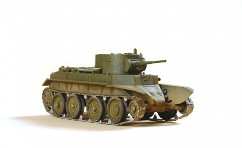 Zvezda 3545 BT-7 Soviet tank 1/35 – imagen 3