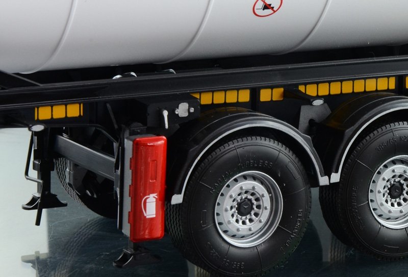 Italeri 3929 TECNOKAR TRAILER WITH 20 TANK 1/24 – imagen 12