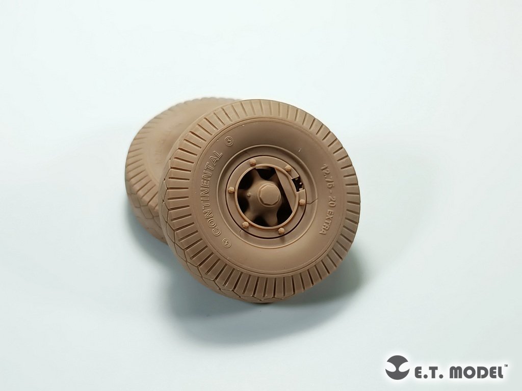 ET Model P35-062 WWII German Sd.Kfz.9 18t FAMO Sagged front wheels and Workable Track 1/35 – image 6