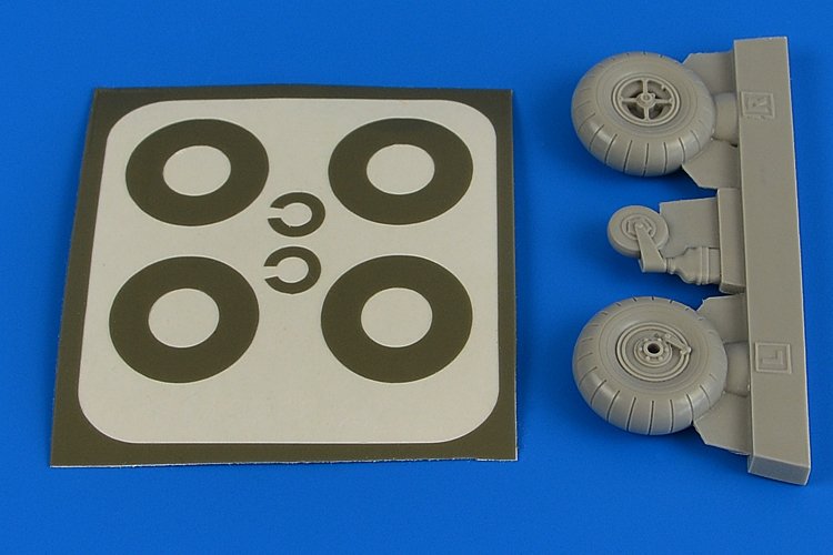 Aires 2218 Bucker Bu 131 wheels & paint masks transverse tread w/o disc cover 1/32