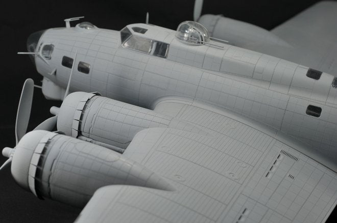 HK Models 01E04 B-17 Flying Fortress F and G 1/32 – immagine 9