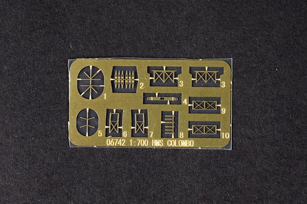 Trumpeter 06742 HMS Colombo 1/700 – image 7