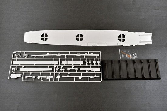 Trumpeter 05628 German Navy Aircraft Carrier DKM Peter Strasser 1/350 – immagine 9
