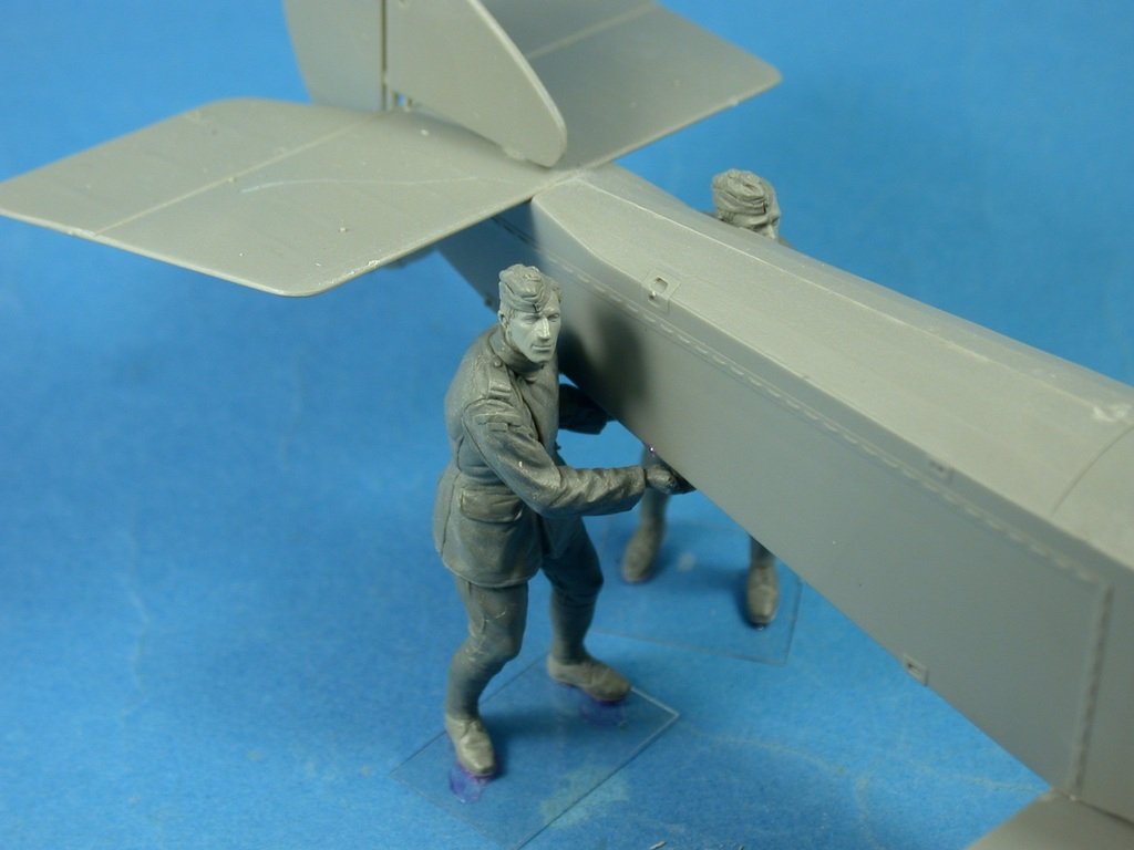 Copper State Models F32-023 RFC Air Mechanics lifting the tail 1/32 – immagine 2
