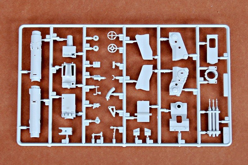 Trumpeter 00350 Allemand 12,8 cm Selbstfahrlafette L/6 Sturer Emil (1/35) – image 8
