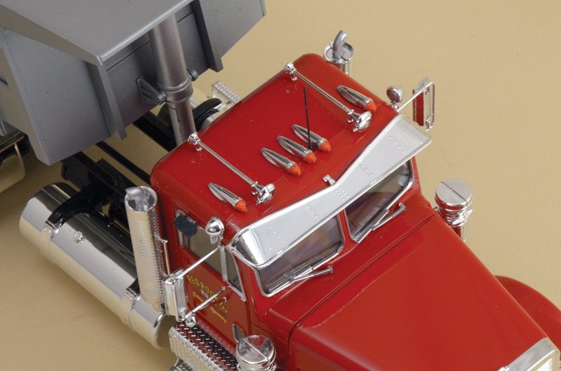 Italeri 3783 Freightliner Heavy Dumper Truck 1/24 – image 5