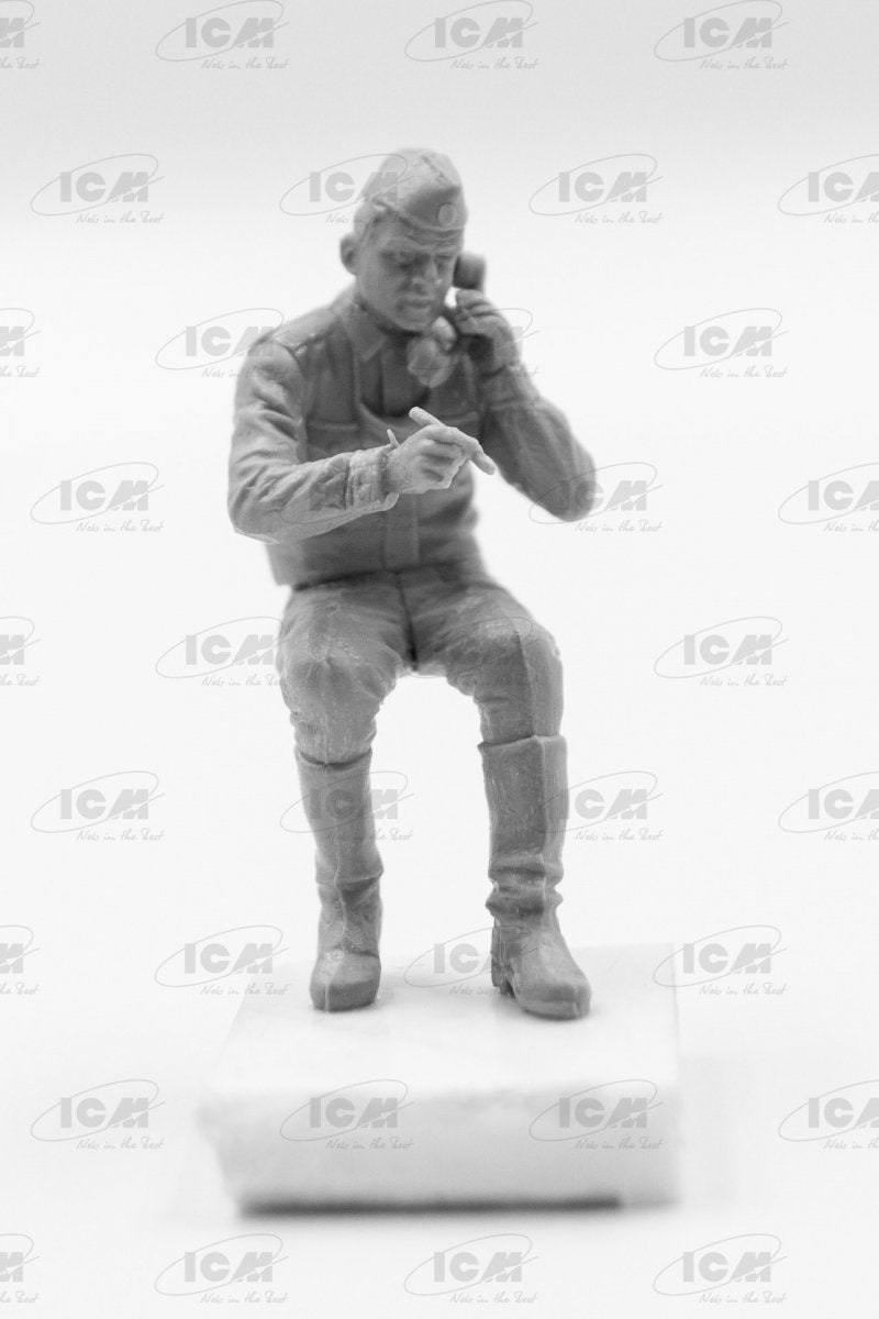 ICM 35901 Chernobyl #1 Radiation monitoring station (ZiL-131KShM truck &amp;amp; 5 figures &amp;amp; diorama base with background) 1/35 – imagen 9
