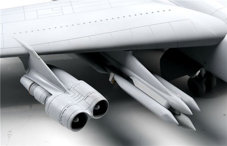 Modelcollect UA72200 B-52H U.S. Stratofortress strategic Bomber 1/72 – immagine 10