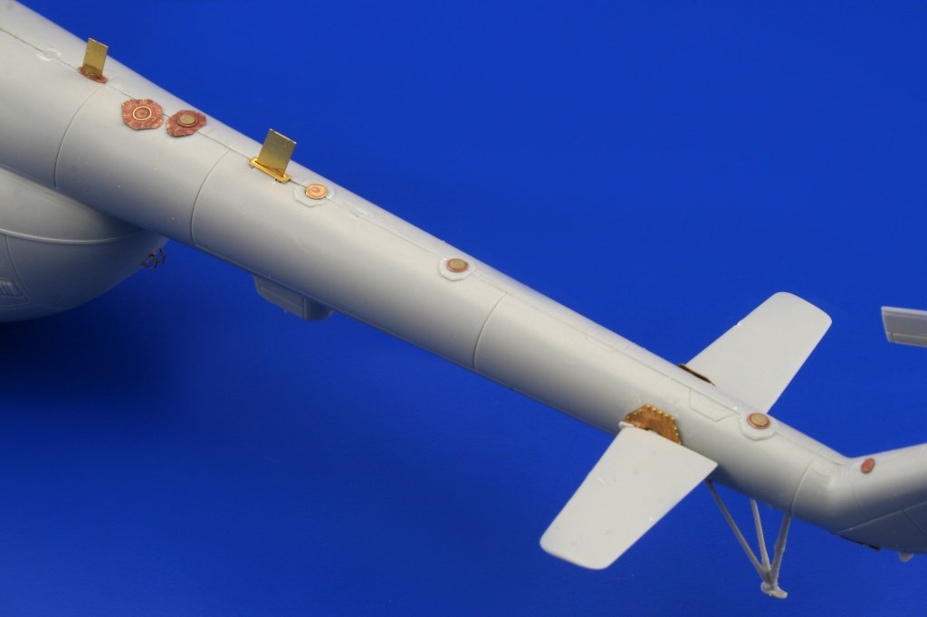 Eduard 72491 Mi-8 Hip extérieur 1/72 HOBBY BOSS – image 3