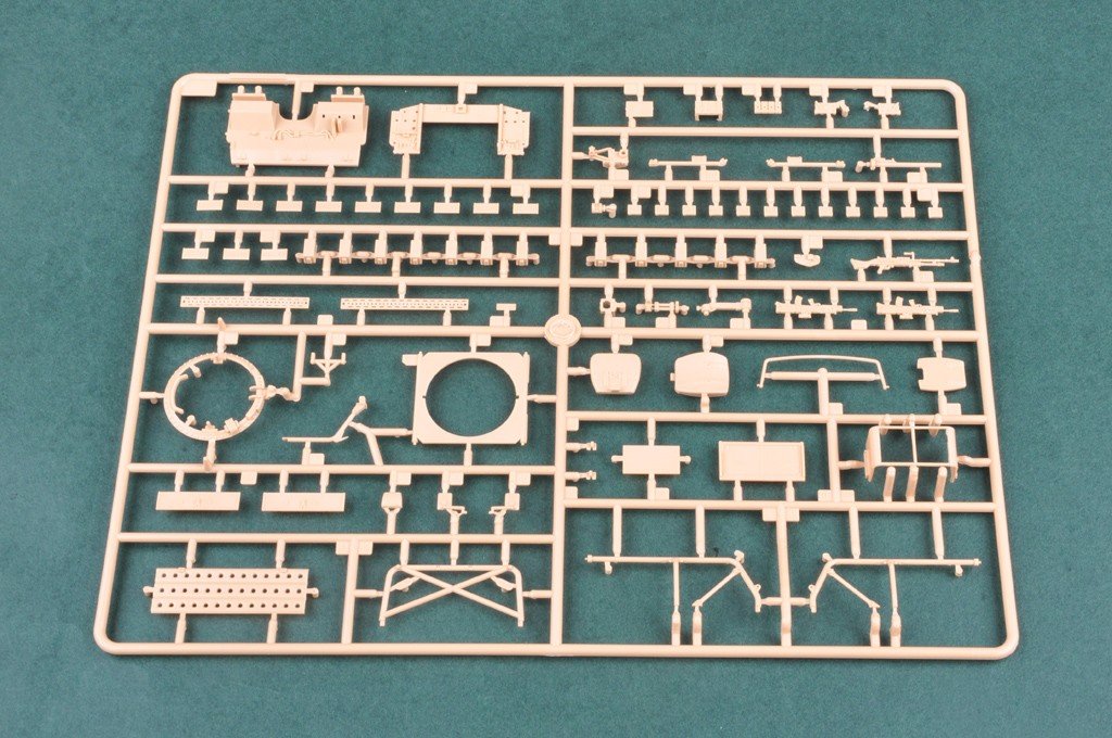 Hobby Boss 82447 Land Rover WMIK w/ MILAN ATGM 1/35 – immagine 8