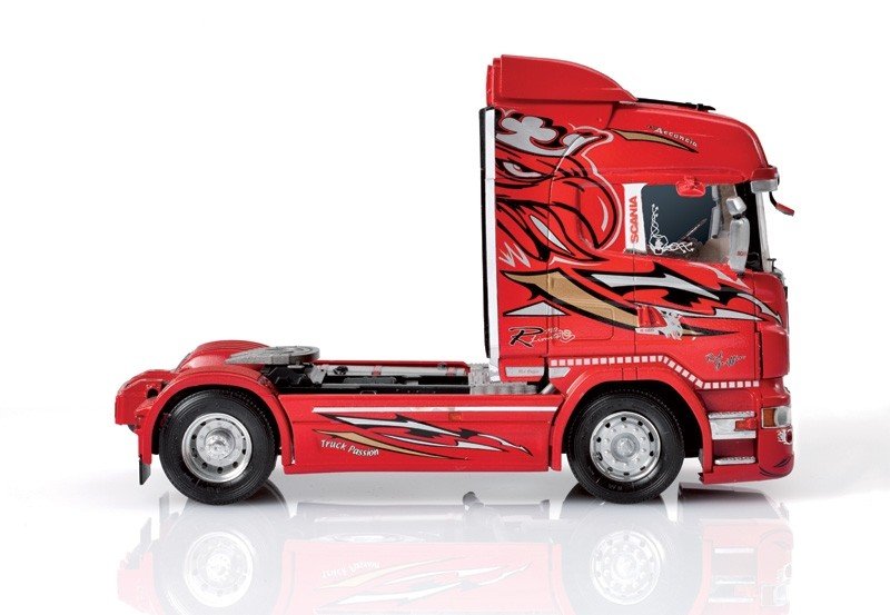 Italeri 3882 Scania R560 V8 Highline Rouge Griffin (1/24) – image 10